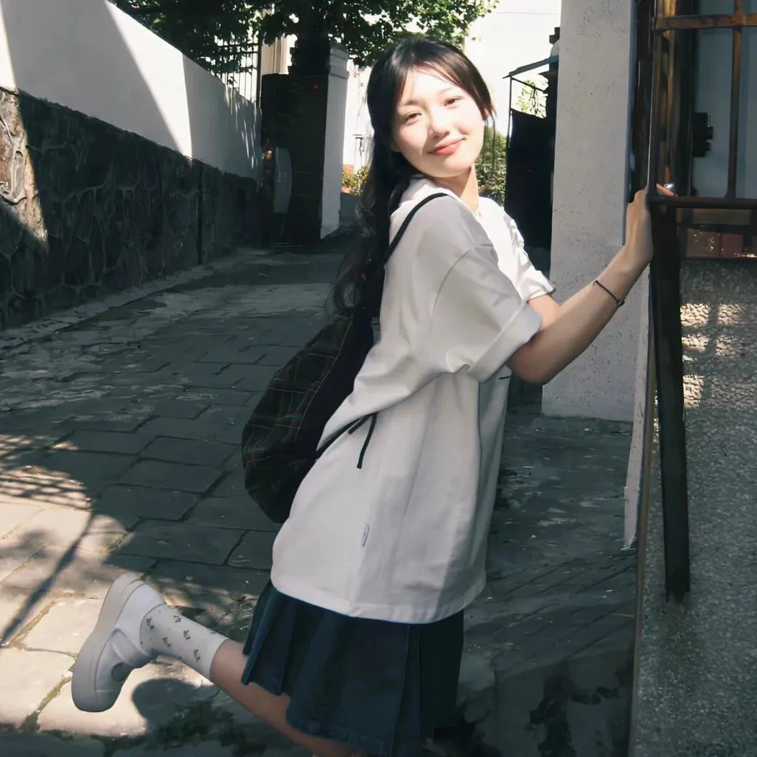 游艇藏春